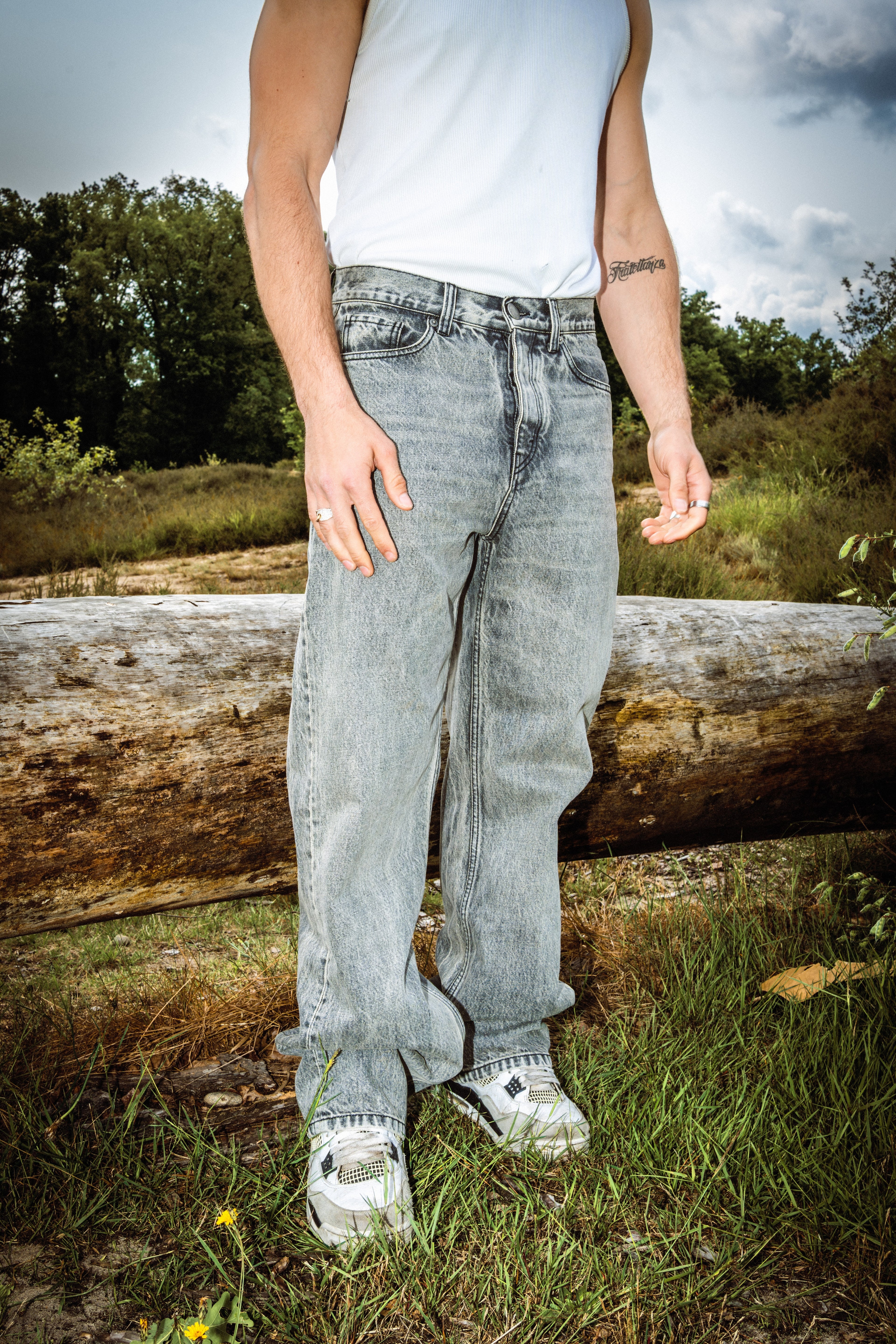 DXB.uae Baggy Flared Jeans - ASTRAVITA