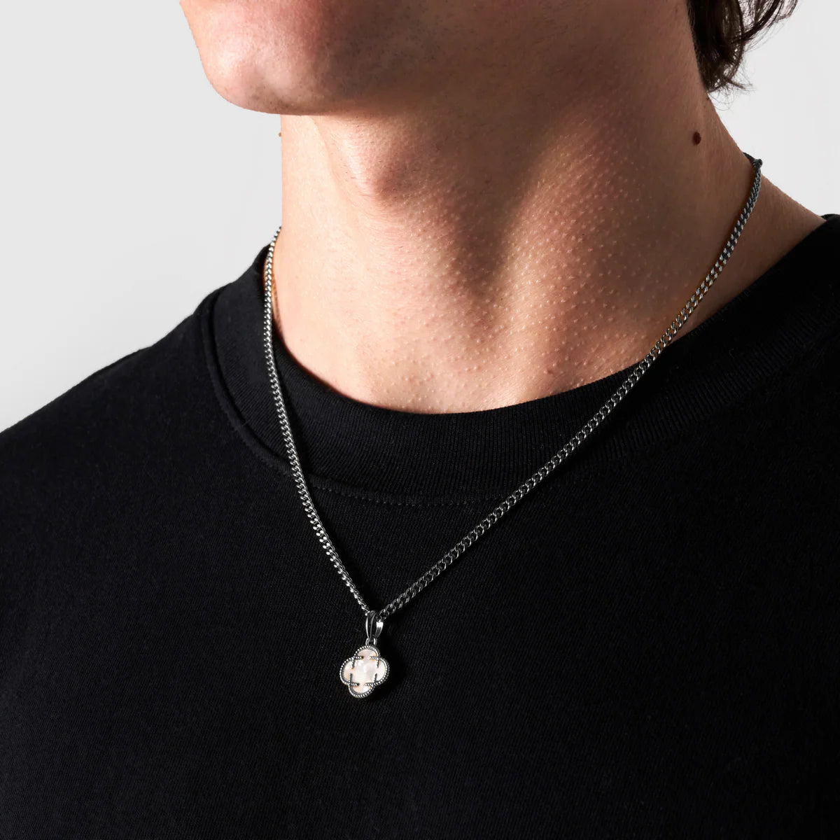 Astravita - White Clover Pendant Necklace - ASTRAVITA